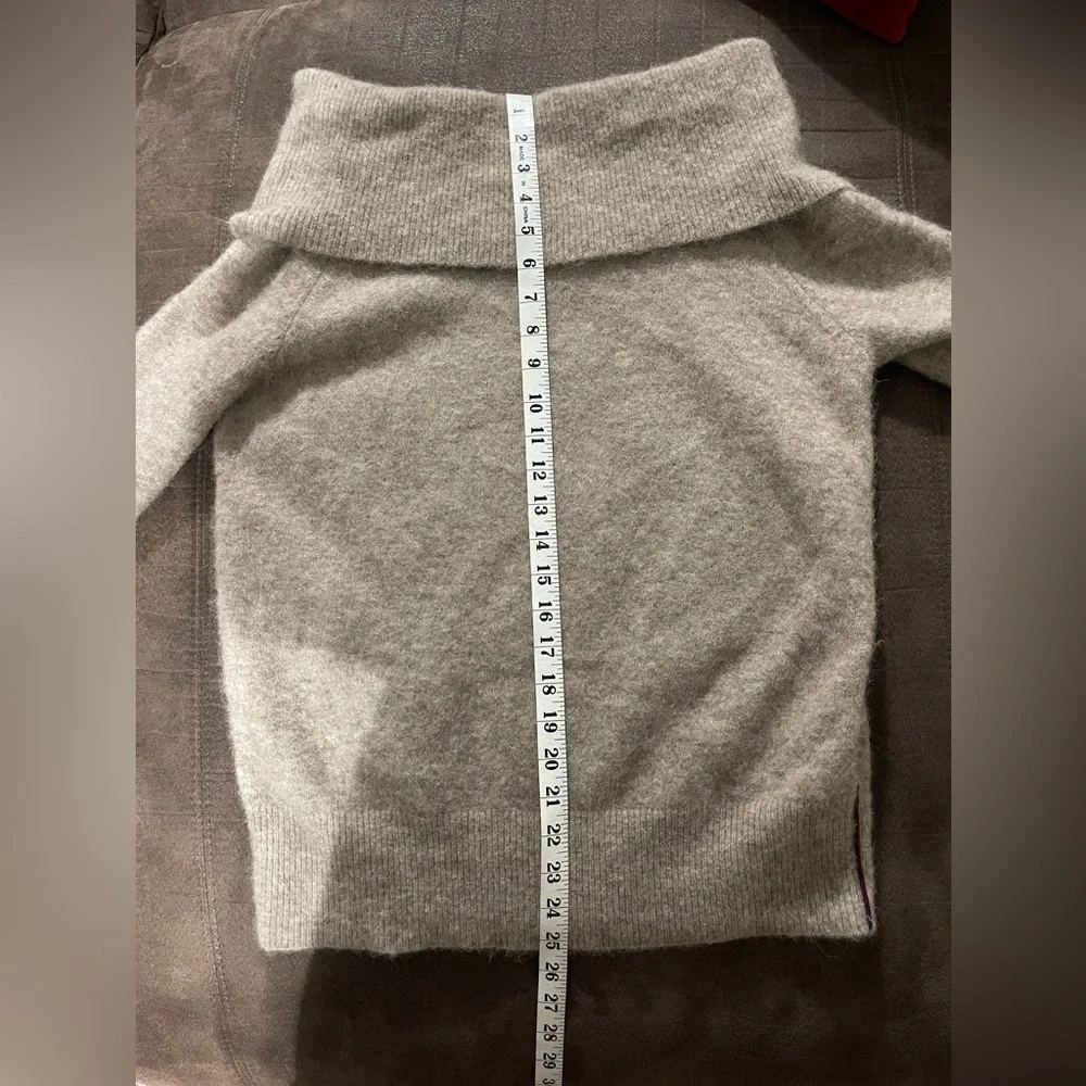 Leo & Sage Women’s Tan Cowl Neck Merino Wool/Alpaca Blend Sweater Size Medium - Picture 5 of 8